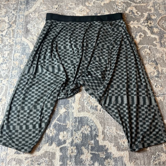 Nike Women's Checkered Capris in Black and Gray - Picture 2 of 7